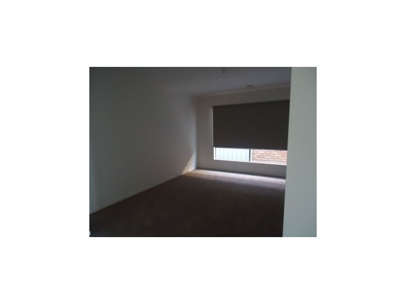 7 Kemsley Green, Cranbourne East VIC 3977