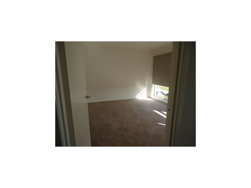 7 Kemsley Green, Cranbourne East VIC 3977