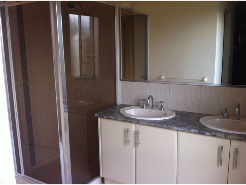 16 Domino Way, Hampton Park VIC 3976