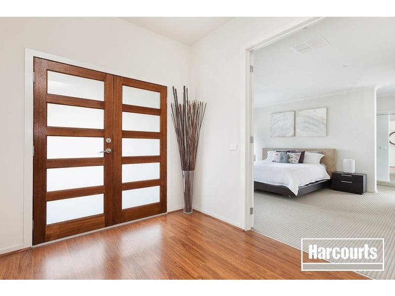 21 Mc Callum Drive, Cranbourne East VIC 3977