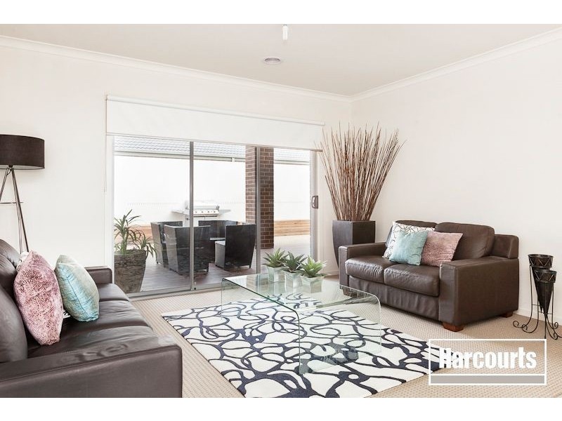 21 Mc Callum Drive, Cranbourne East VIC 3977