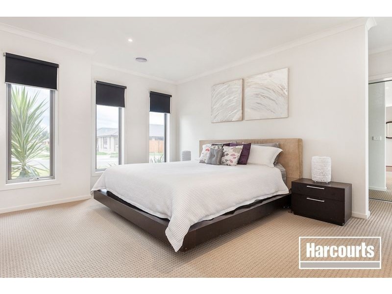 21 Mc Callum Drive, Cranbourne East VIC 3977