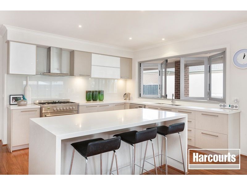 21 Mc Callum Drive, Cranbourne East VIC 3977