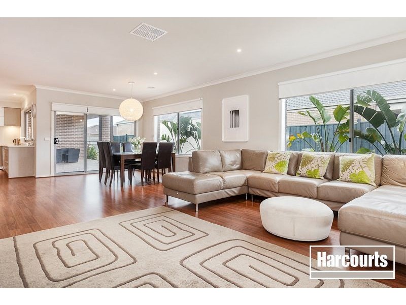 21 Mc Callum Drive, Cranbourne East VIC 3977