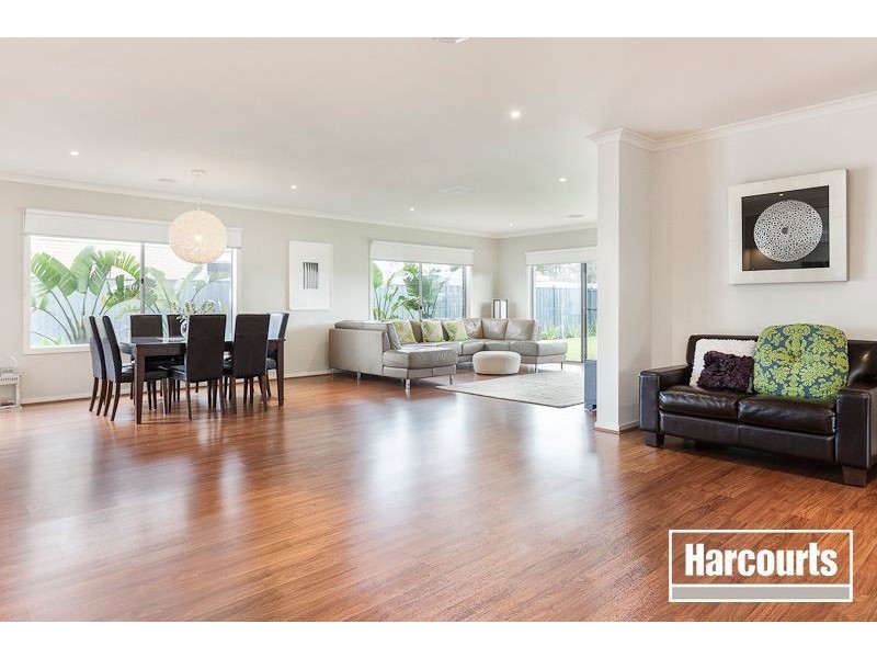 21 Mc Callum Drive, Cranbourne East VIC 3977