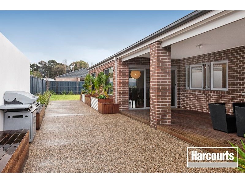 21 Mc Callum Drive, Cranbourne East VIC 3977