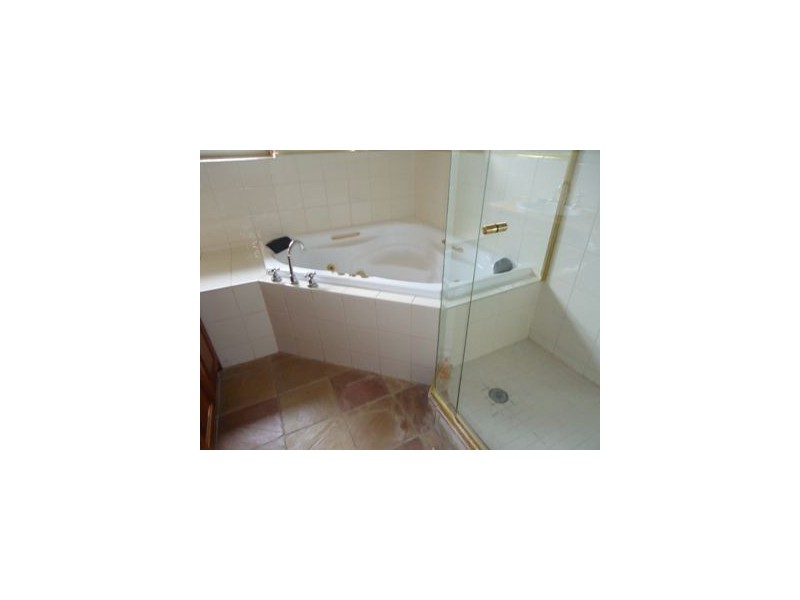 105 Smiths Lane, Clyde North VIC 3978