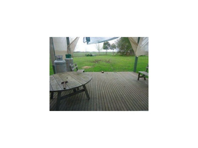 105 Smiths Lane, Clyde North VIC 3978