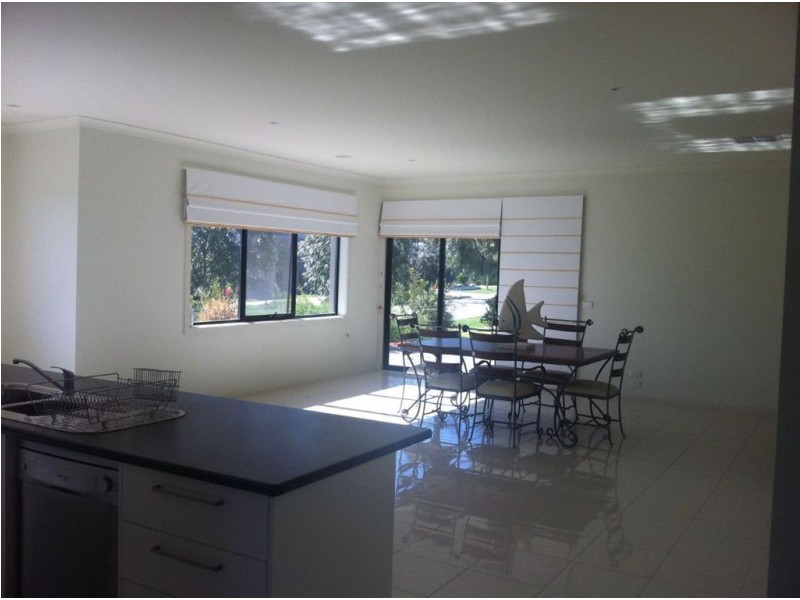 8 Maintop Ridge, Cranbourne South VIC 3977