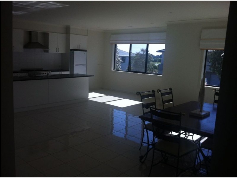 8 Maintop Ridge, Cranbourne South VIC 3977