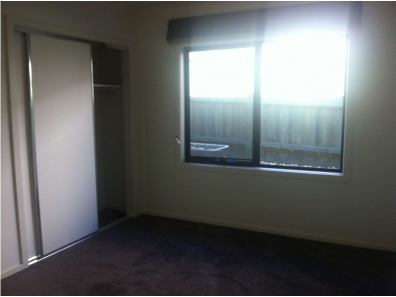 8 Maintop Ridge, Cranbourne South VIC 3977