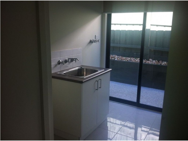 8 Maintop Ridge, Cranbourne South VIC 3977