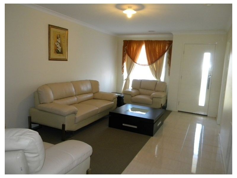 18 Violet Way, Cranbourne VIC 3977