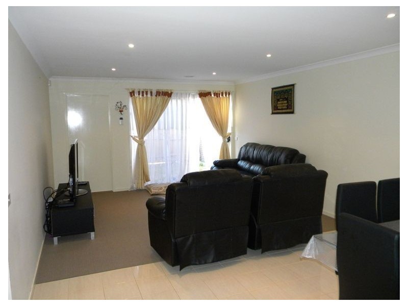 18 Violet Way, Cranbourne VIC 3977