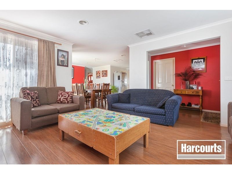 8 Brad Court, Cranbourne North VIC 3977