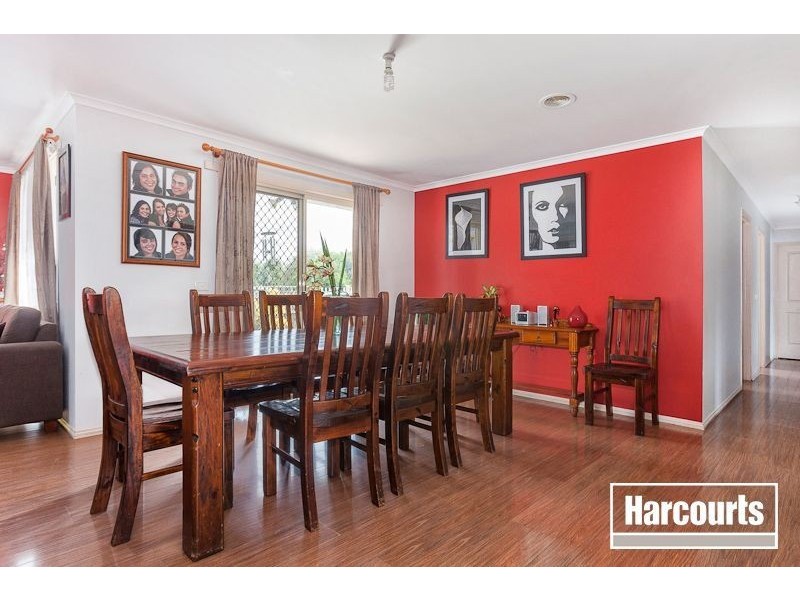 8 Brad Court, Cranbourne North VIC 3977