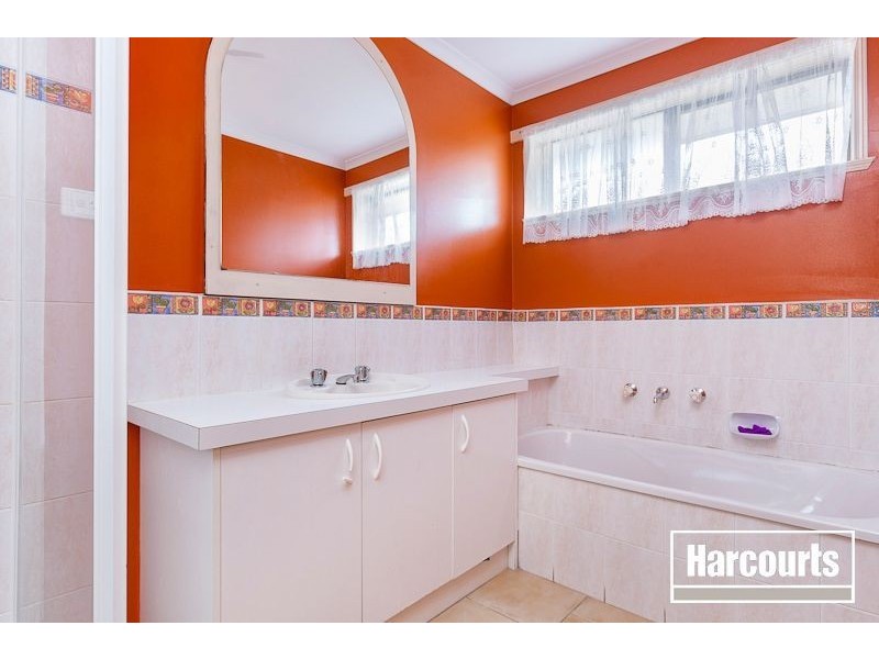 8 Brad Court, Cranbourne North VIC 3977