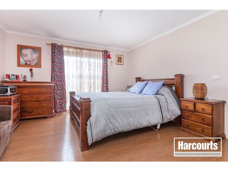 8 Brad Court, Cranbourne North VIC 3977