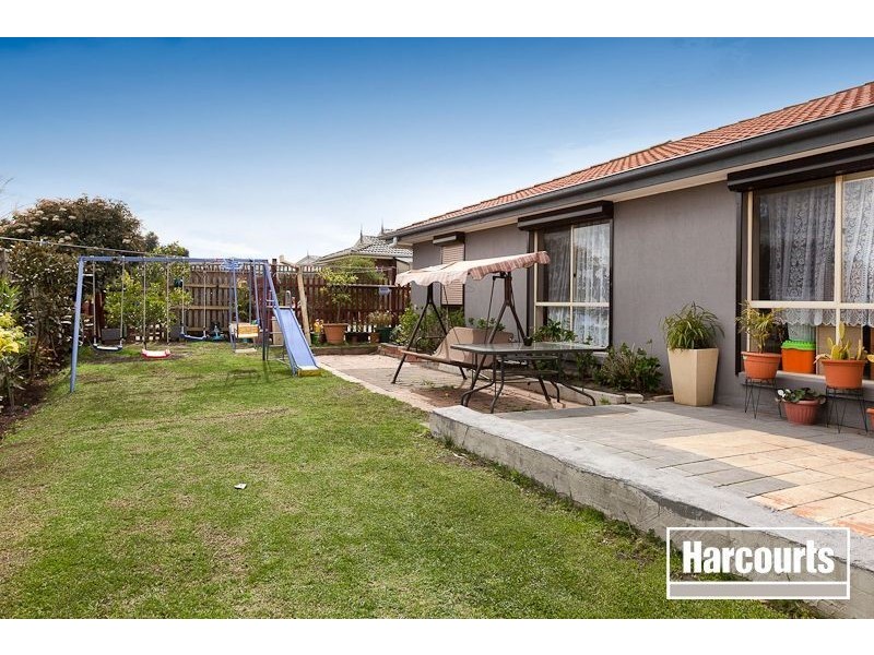 8 Brad Court, Cranbourne North VIC 3977
