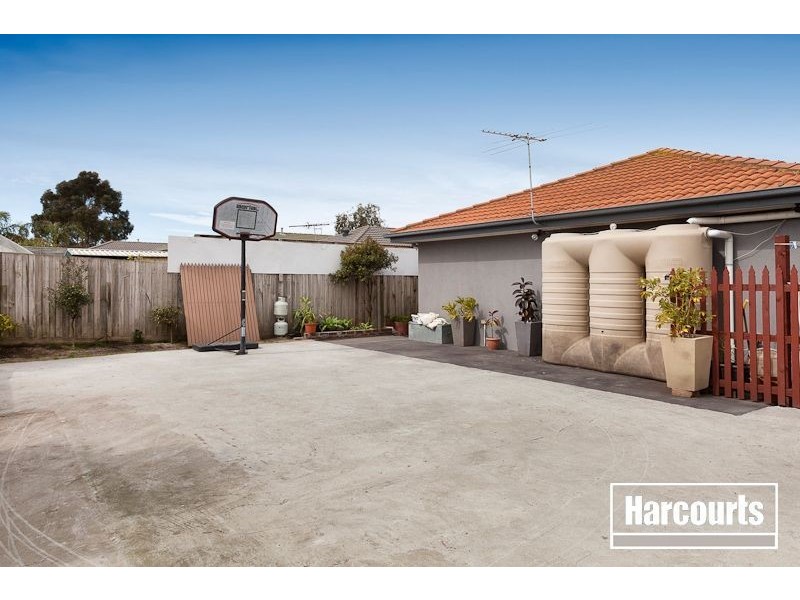 8 Brad Court, Cranbourne North VIC 3977