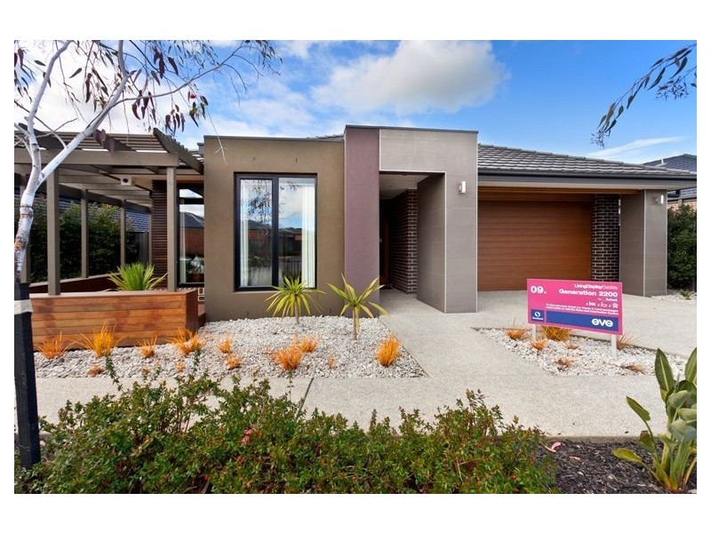 10 Kindred Avenue, Cranbourne North VIC 3977