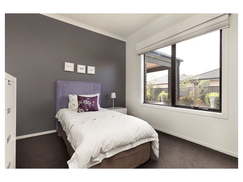 10 Kindred Avenue, Cranbourne North VIC 3977