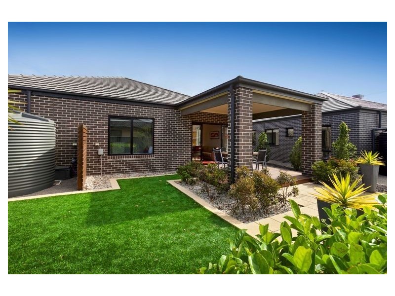 10 Kindred Avenue, Cranbourne North VIC 3977