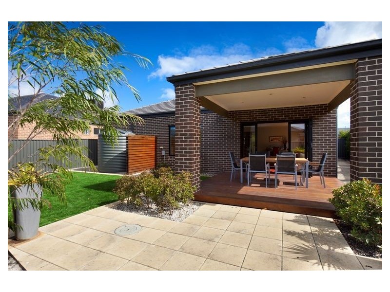 10 Kindred Avenue, Cranbourne North VIC 3977
