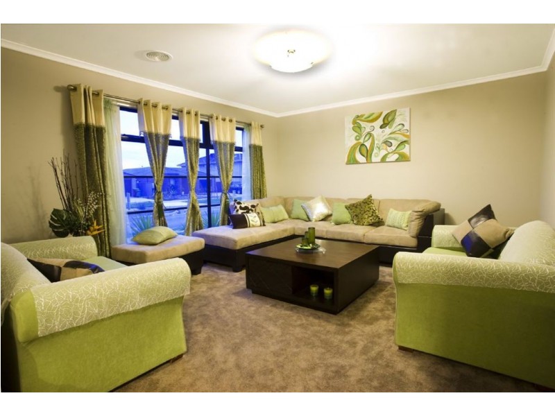 31 Bradford Drive, Cranbourne East VIC 3977