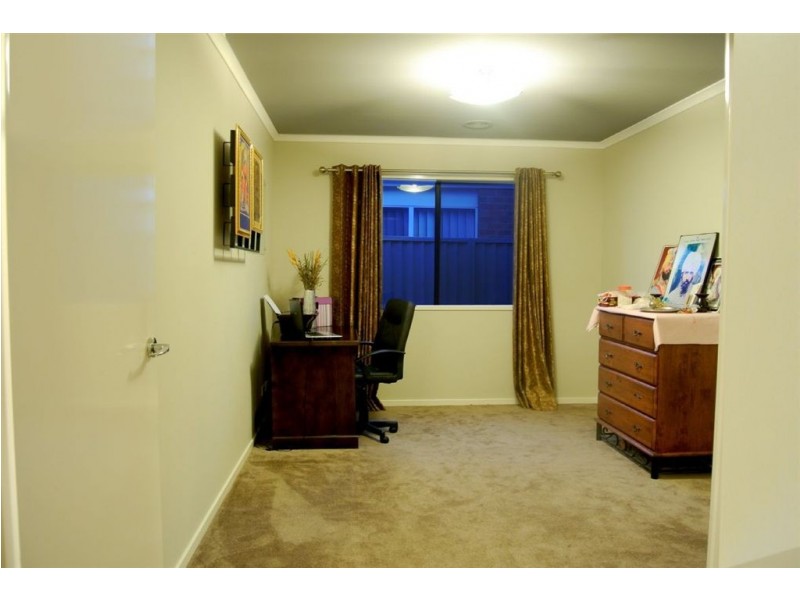 31 Bradford Drive, Cranbourne East VIC 3977