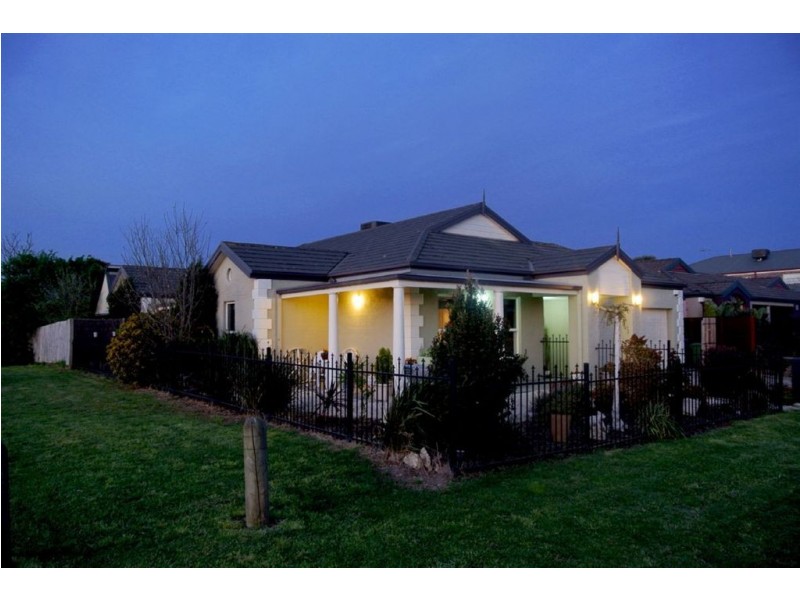 26 Springwater Crescent, Cranbourne VIC 3977