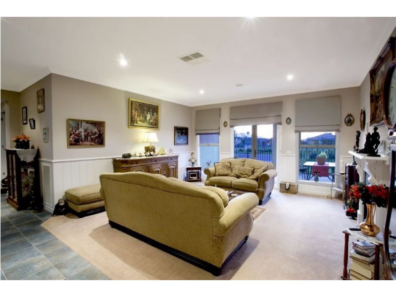 26 Springwater Crescent, Cranbourne VIC 3977