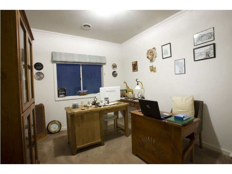 26 Springwater Crescent, Cranbourne VIC 3977