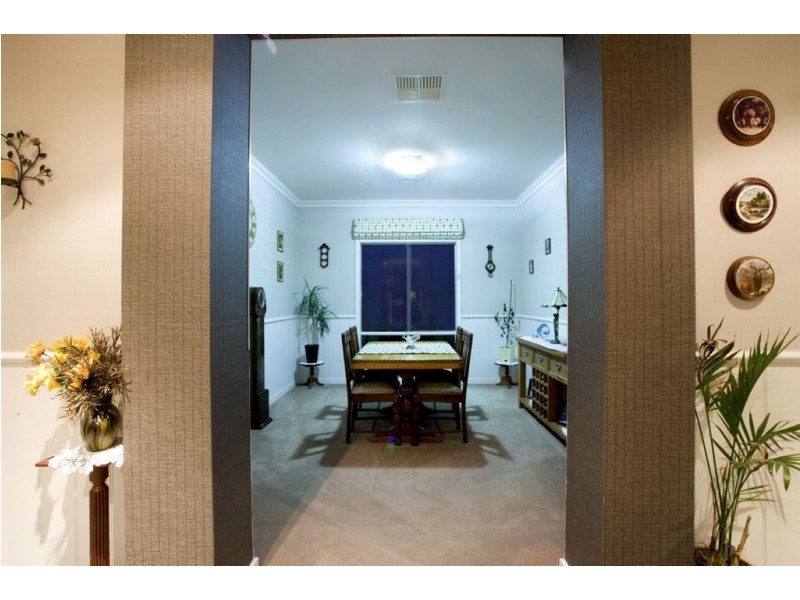 26 Springwater Crescent, Cranbourne VIC 3977