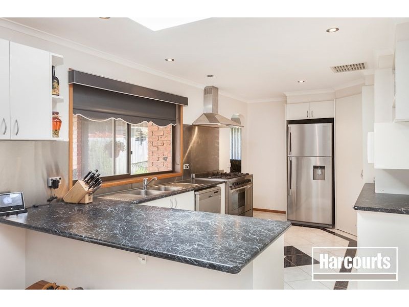 6 Mayune Court, Cranbourne VIC 3977