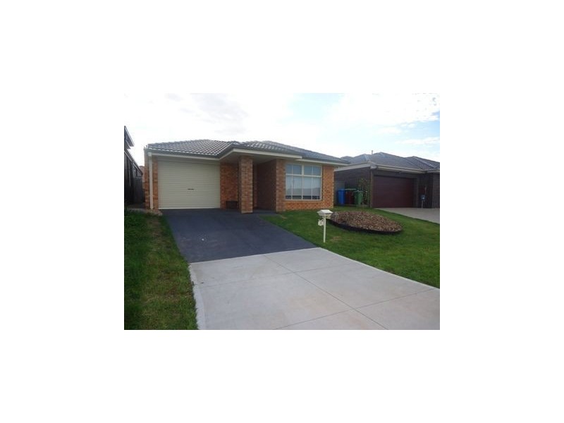 8 Tarwin Place, Cranbourne East VIC 3977