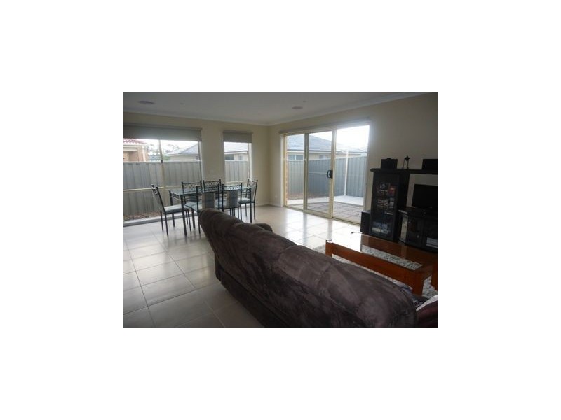 8 Tarwin Place, Cranbourne East VIC 3977