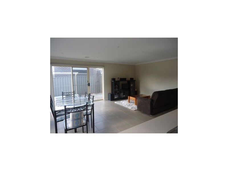 8 Tarwin Place, Cranbourne East VIC 3977