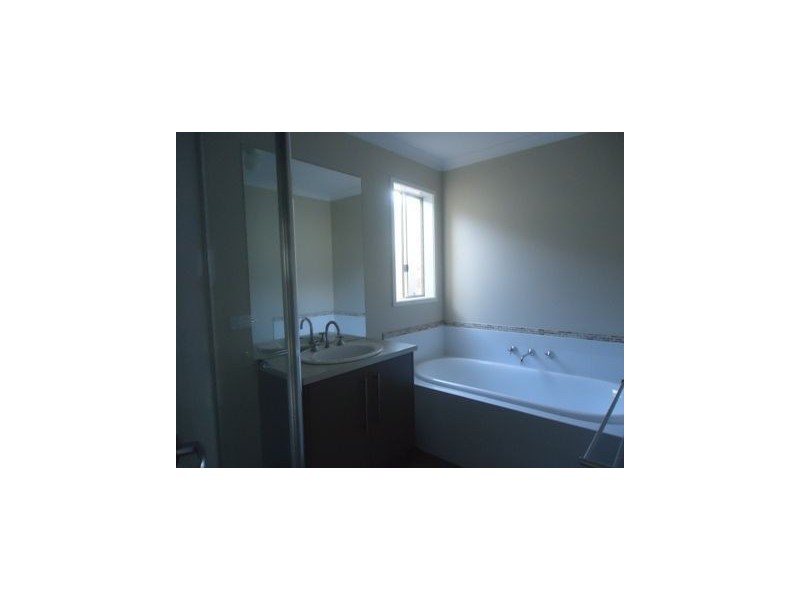 8 Tarwin Place, Cranbourne East VIC 3977