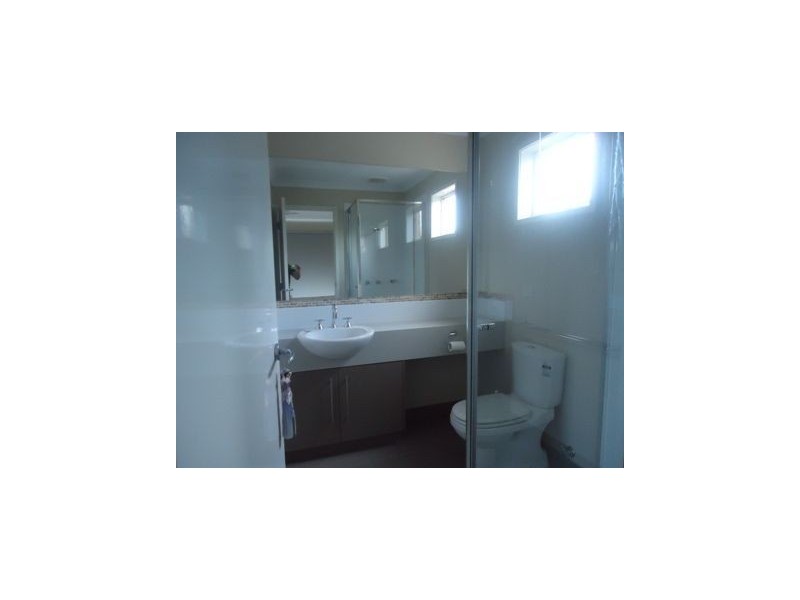 8 Tarwin Place, Cranbourne East VIC 3977