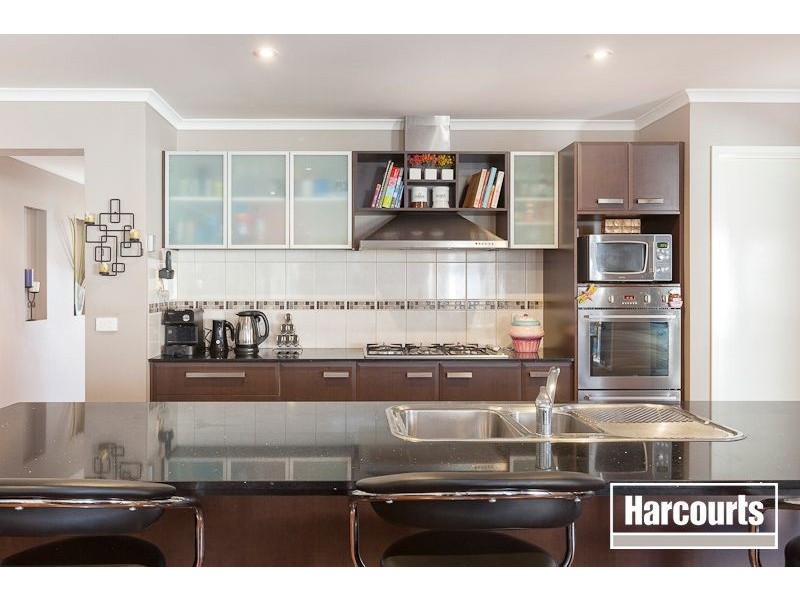 12 Thenford Close, Cranbourne East VIC 3977