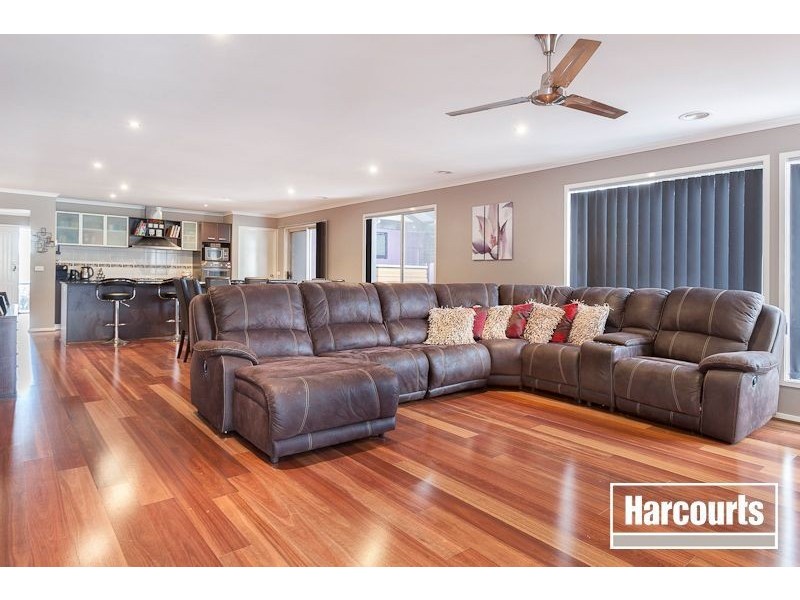 12 Thenford Close, Cranbourne East VIC 3977