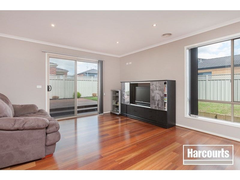 12 Thenford Close, Cranbourne East VIC 3977