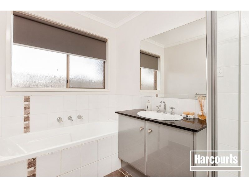 12 Thenford Close, Cranbourne East VIC 3977