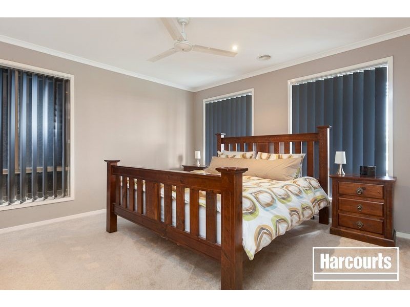 12 Thenford Close, Cranbourne East VIC 3977
