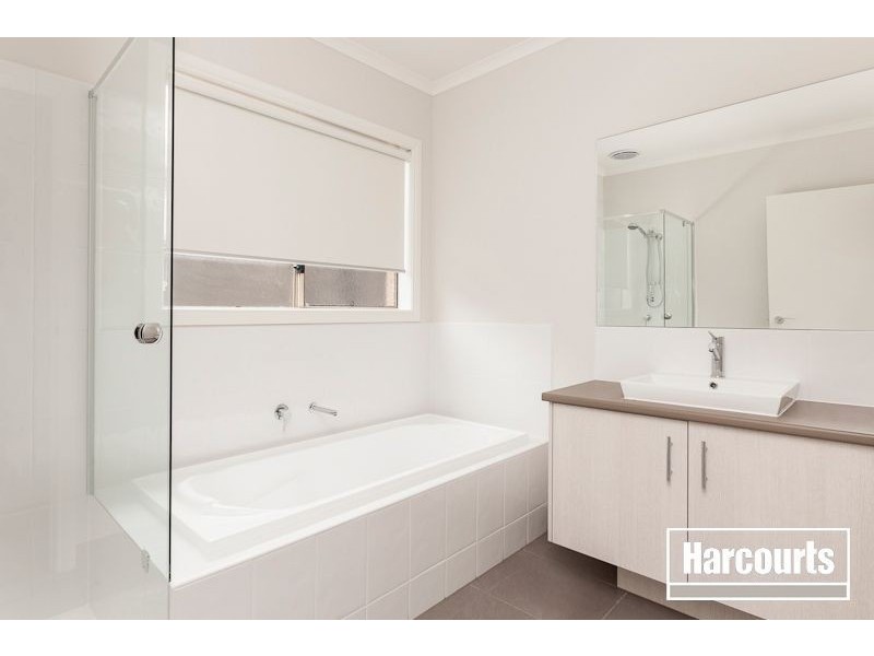 13 Coonewara Crescent, Clyde North VIC 3978