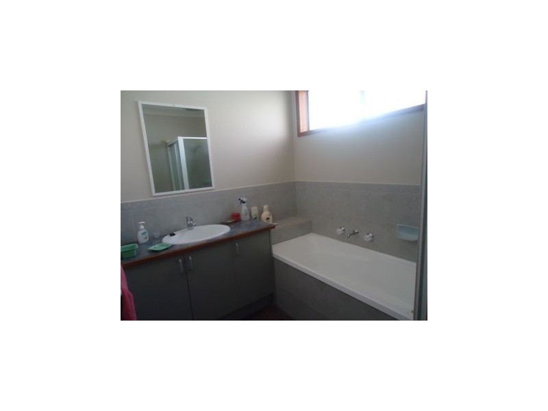 49 Hamilton Drive, Cranbourne North VIC 3977