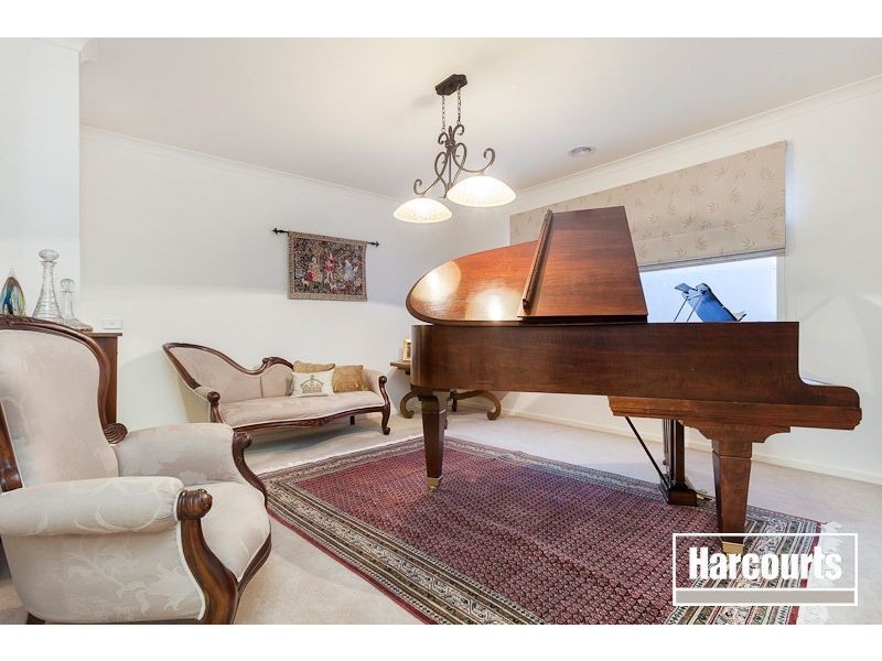 6 Limerick Road, Cranbourne East VIC 3977