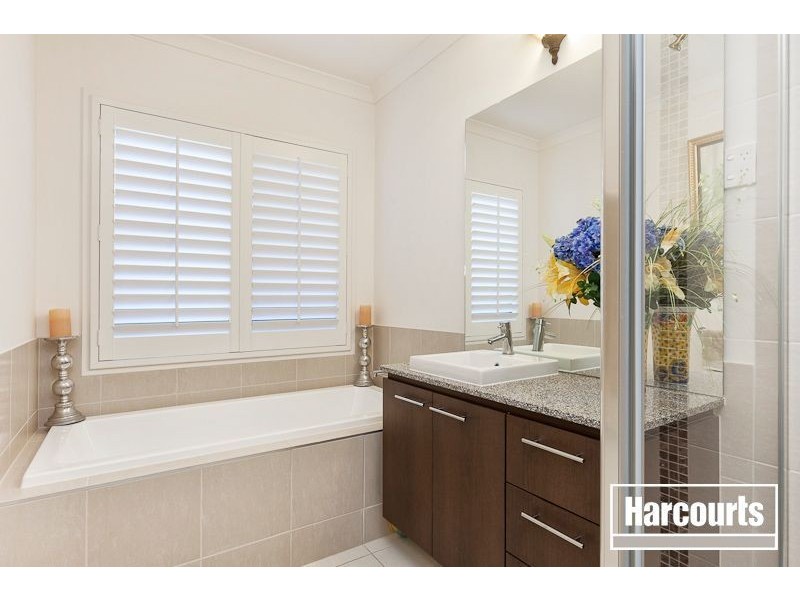 6 Limerick Road, Cranbourne East VIC 3977