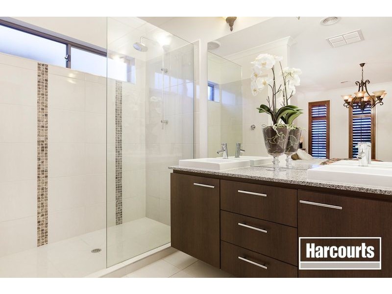 6 Limerick Road, Cranbourne East VIC 3977